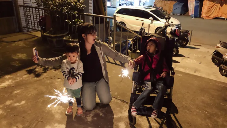 20210221冬天，祢還在~你喜歡玩仙女棒~