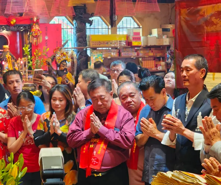 廟方請示當地媽祖中