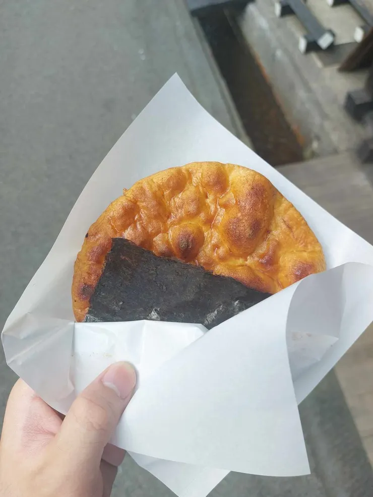 超大的仙貝，吃完就已經半飽了