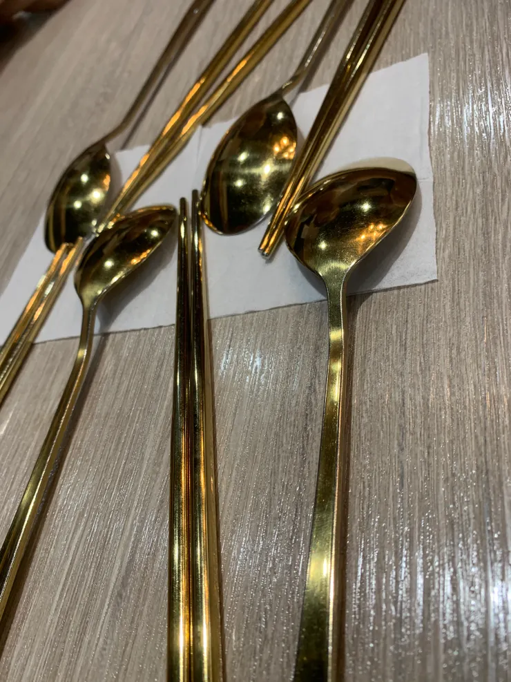 筷子是特別有質感的金色