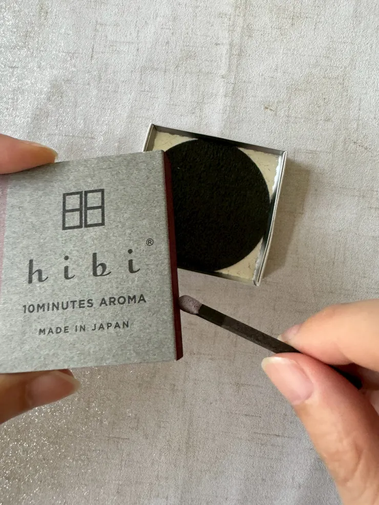 在點燃區摩擦火柴棒就可以點燃