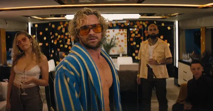 湯姆萊德，聚光燈底下的明星，卻藏著最黑暗的秘密。