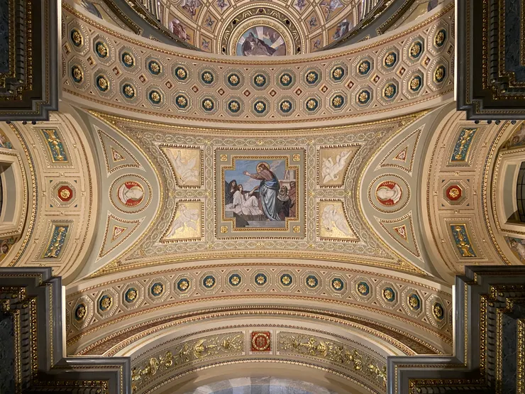 教堂一處的天花板