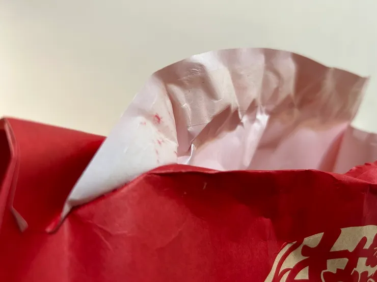 包裝黏得非常緊實