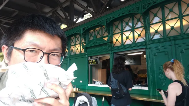 只接受信用卡的路邊攤＆吃前面幾口還不錯，但後來會膩，感想是，有吃過就好