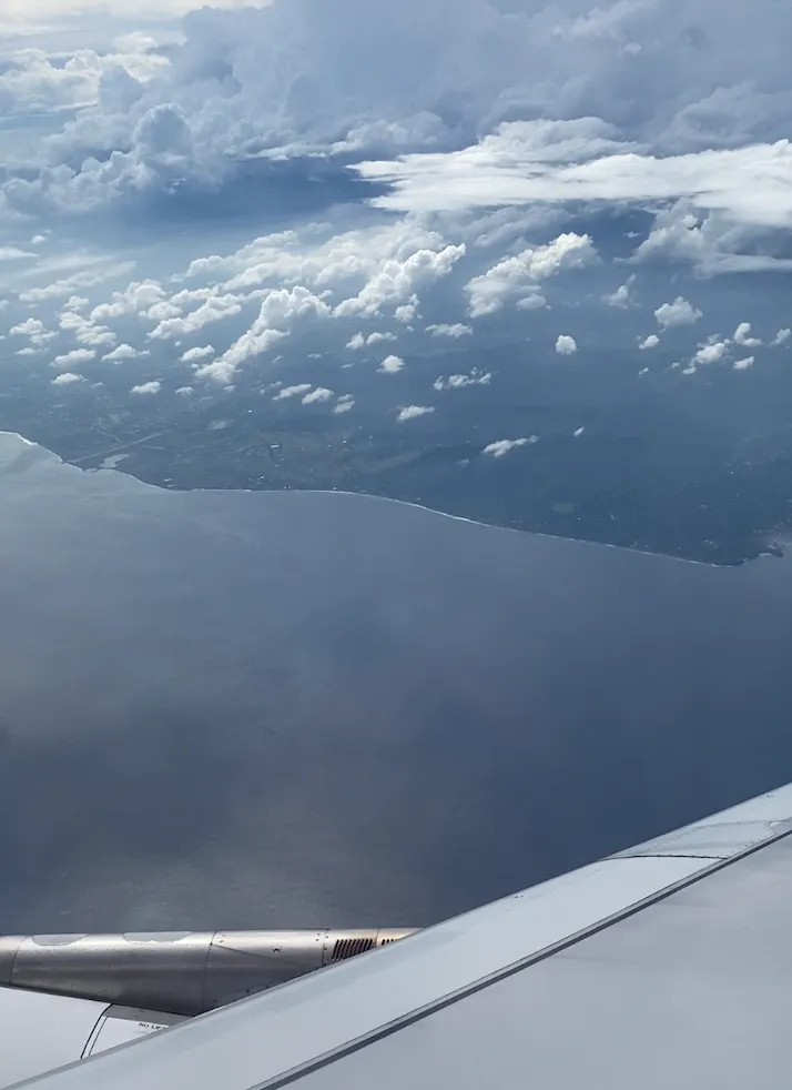 在飛機上看到的第一眼印尼諸島