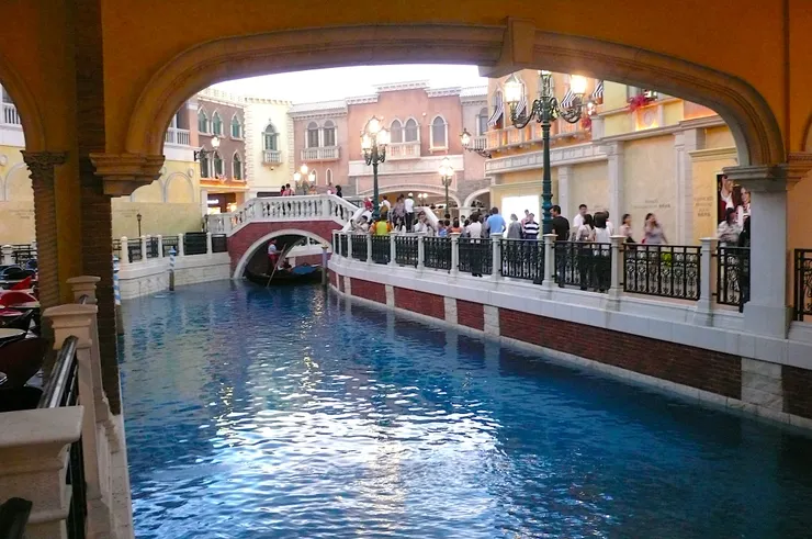 不遠處可以看到貢多拉，當時的我仍阮囊羞澀，無緣體驗