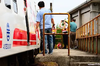 測試列車於嘉新號誌站停靠觀察小月台是否符合淨空
