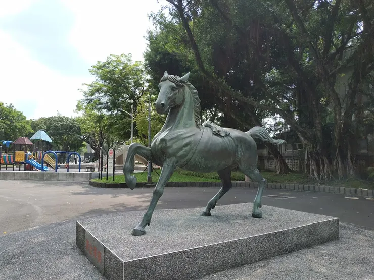 臺灣護國神社神社神馬，照片來自維基百科。