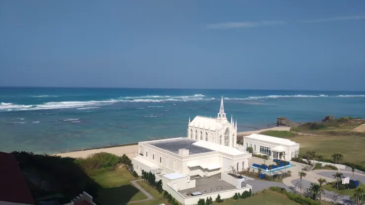 最經濟的標準雙人房景觀,白色教堂旁目前蓋了虹夕諾雅,圖為2018年入住