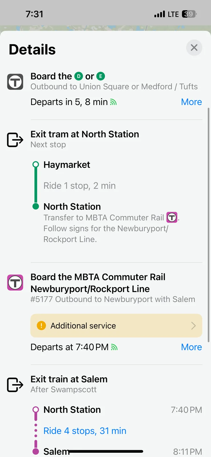 上面的綠線是地鐵，下面的紫線是通勤鐵路