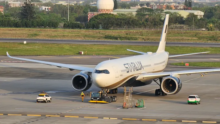 這是停在桃機外機坪的星宇航空空中巴士A330neo型廣體雙走道客機!