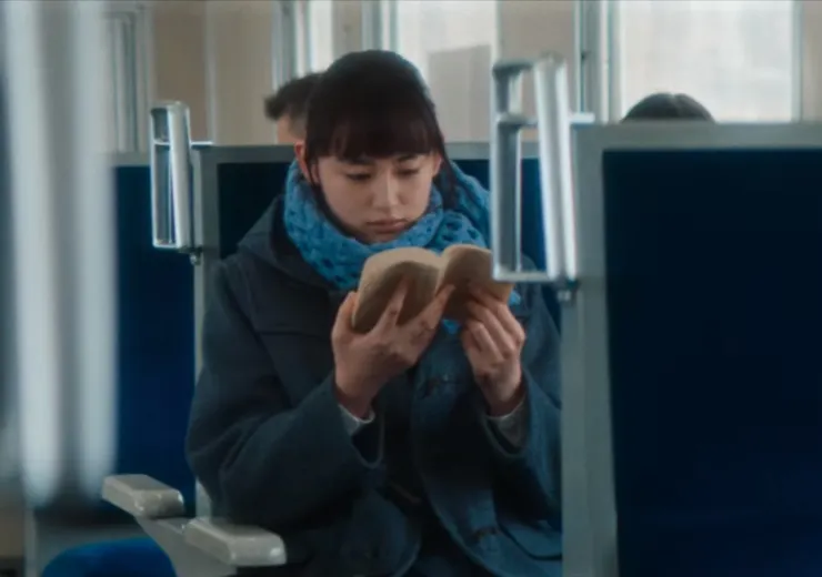 少女也英。八木莉可子飾演。來源：NETFLIX