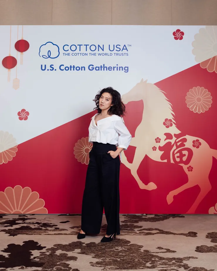 全球永續纖維領導品牌 COTTON USA™ 美國棉，攜手創作歌手 李竺芯 展開跨界合作，並以即將於3月登場的《痟水 Siáu Suí》演唱會為核心，打造兼具文化與環境價值的演唱會周邊商品。