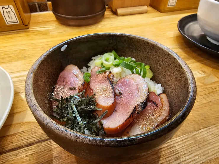 超好吃的炙燒鴨肉飯