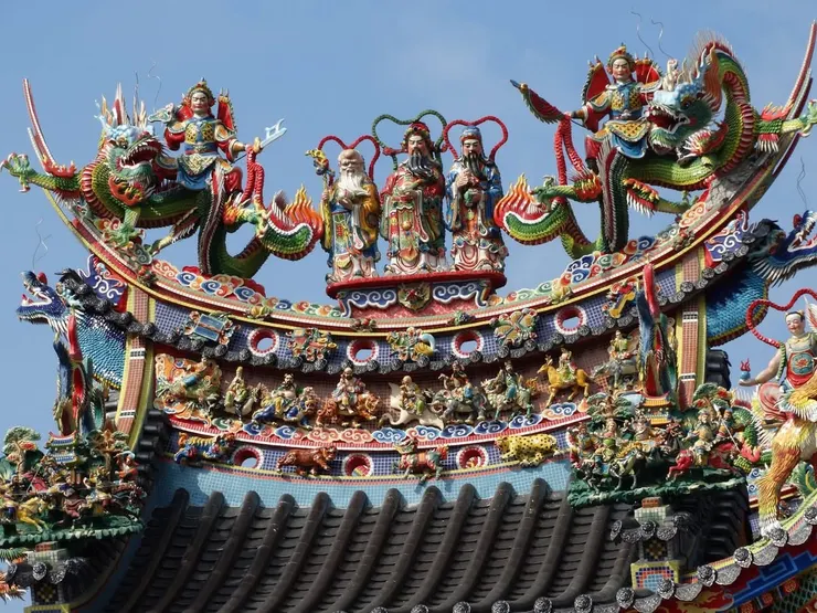 屋脊上交趾陶、剪黏藝術(圖片截圖於網路)