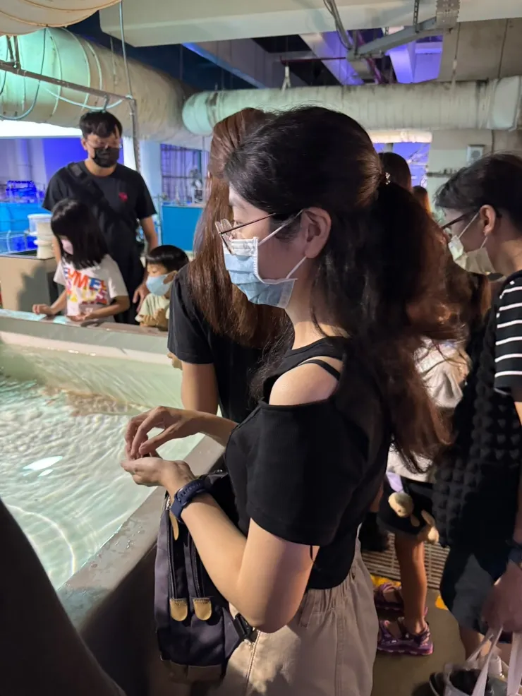 認識與餵食鯊魚的互動環節