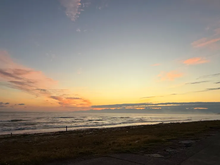 日出前的富山灣