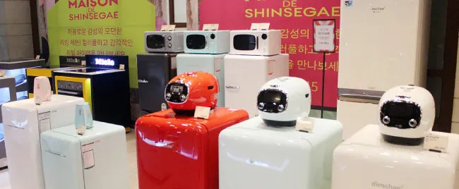 2018年4月於新世界百貨店中曾展示的大宇電子「The Classic」系列 (圖片來源：新東亞《‘뉴트로(New-tro)’의 공습》)