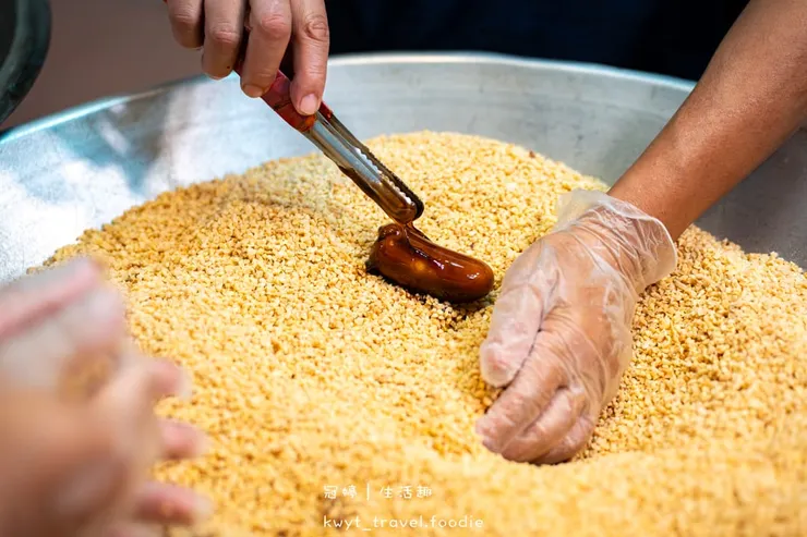 [台中大甲伴手禮]麻姥姥手工餅舖，媽祖欽點的供品？麻荖盆花供佛美翻天，傳承五代百年手藝，過年限定木盒、抹茶口味必搶，2026禮盒推薦