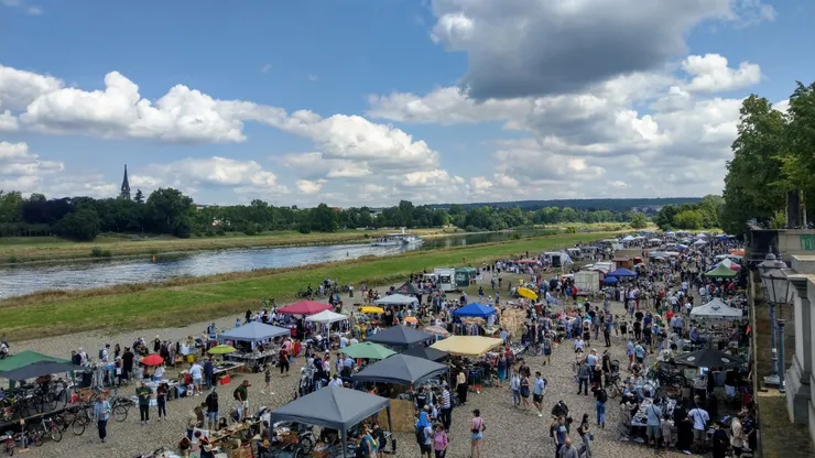 易北河畔的跳蚤市場der Flohmarkt
