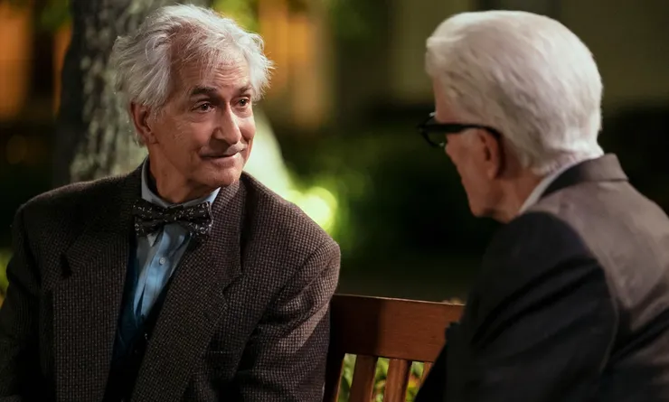 有些人守著校園多年，卻在現實面前逐漸失去聲音。