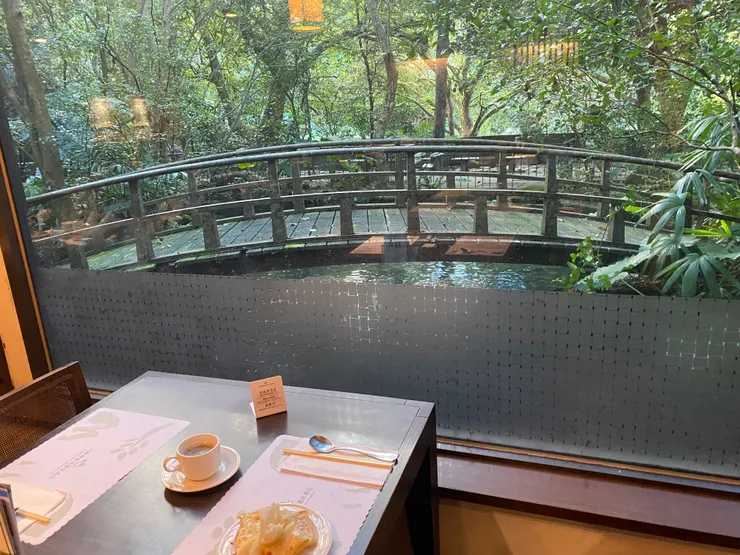 選了位於太子庭院旁的位置用餐