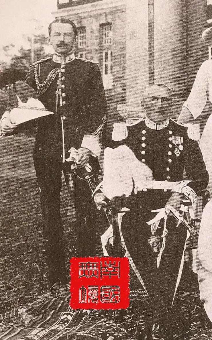 裴斐於奈洛比（Nairobi）總督府前的合影,約攝於1913年。-‘Sir Henry Conway Belfield- British East Africa’， 25 March , 2023 ，“The Great War（1914-1918） Forum”.