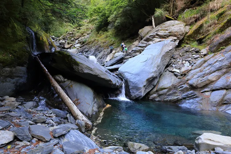 絕大多數人攀登中央尖山,都是輕裝往返,但因為並非傳統登山道路而是溪谷,所以在風險的判斷上、隊伍的管理上必須有更好的把握
