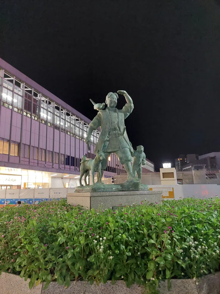 岡山車站-桃太郎銅像