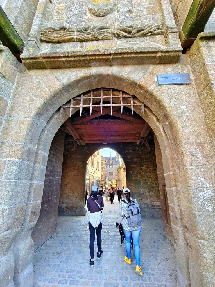 【跨進國王門石坂與階梯步步高升】