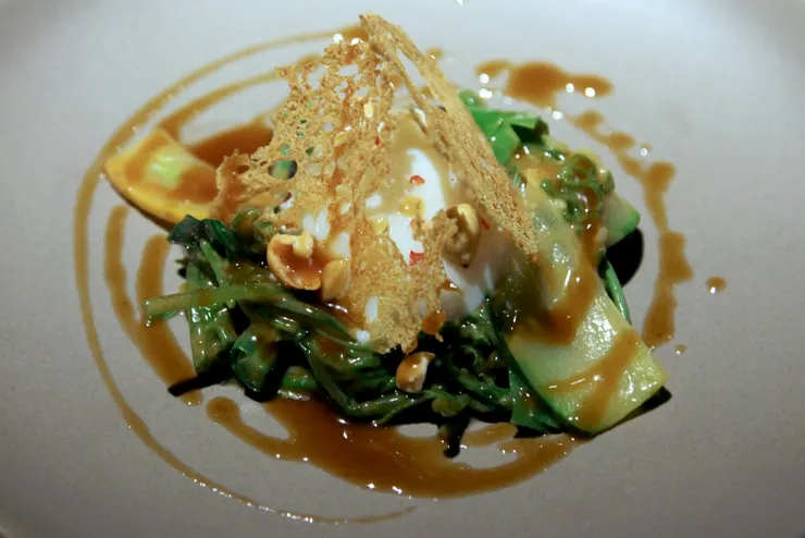 案例 2,堅果水波蛋佐麻油醬