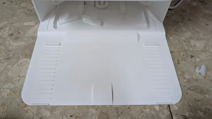 這是充電站的前導盤