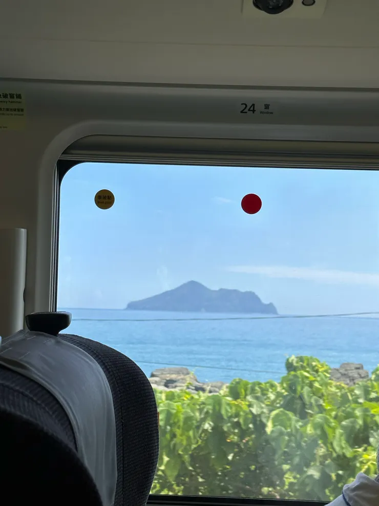 途中經過龜山島