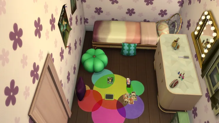 中間的空位鋪了地氈和擺了坐墊小櫈,成了一個小客廳。