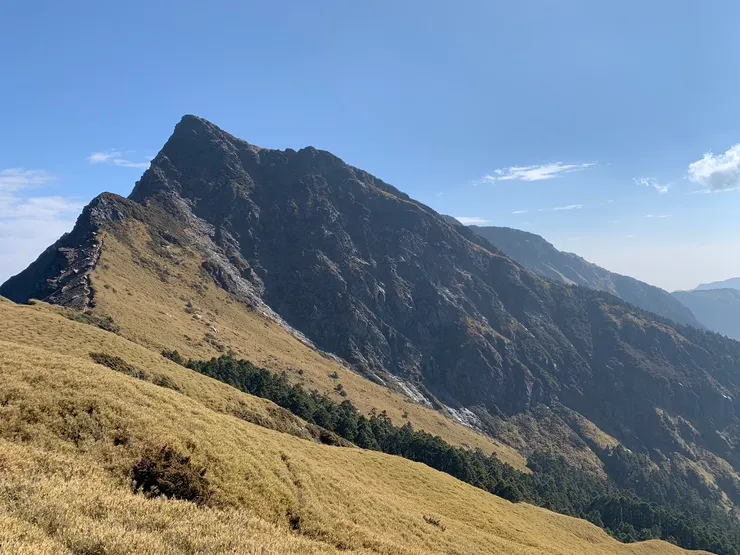奇萊北峰，黑色奇萊翻過後就是奇萊東稜路段，山勢陡峭
