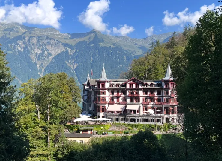 來逛逛我們住不起的飯店