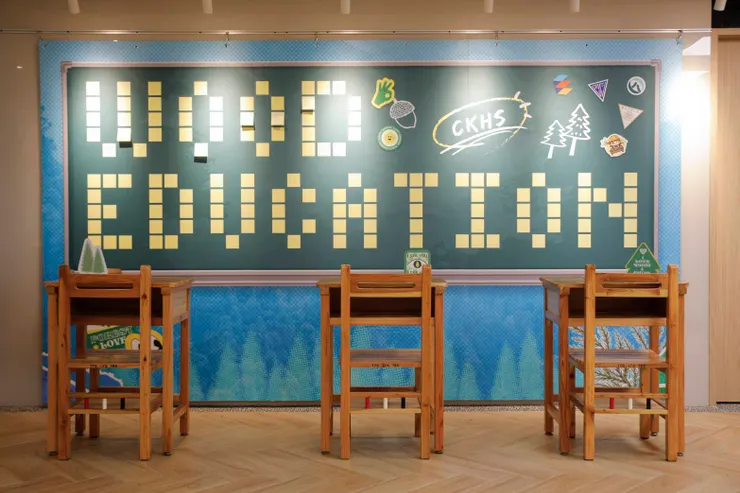 國產木材課桌椅，帶自然木質香氣上課囉!。