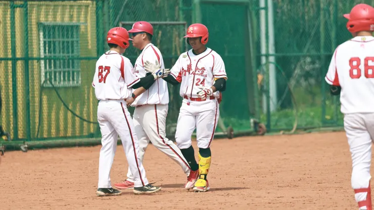 高崇哲擊出再見安打