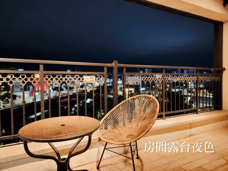 晚上房間露台的景色