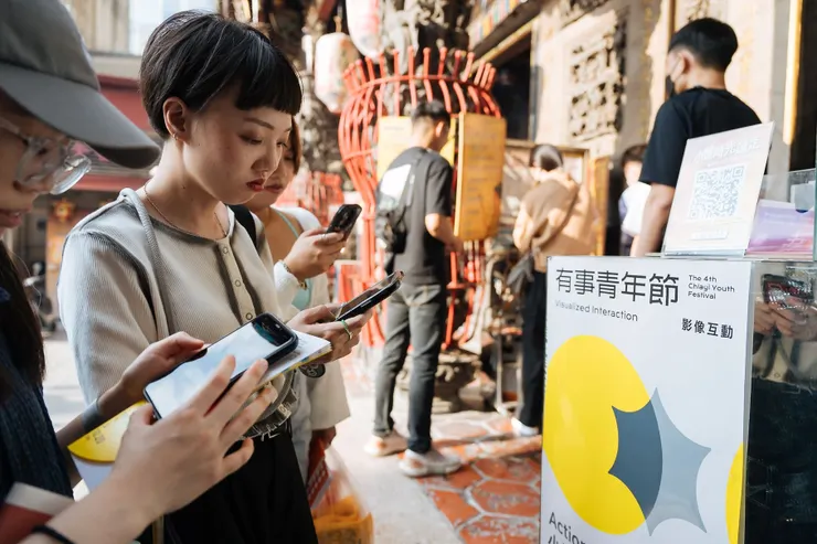 年輕世代透過「小城時光謎走」愉快的探索320年的嘉義古城。 圖:嘉義市政府提供