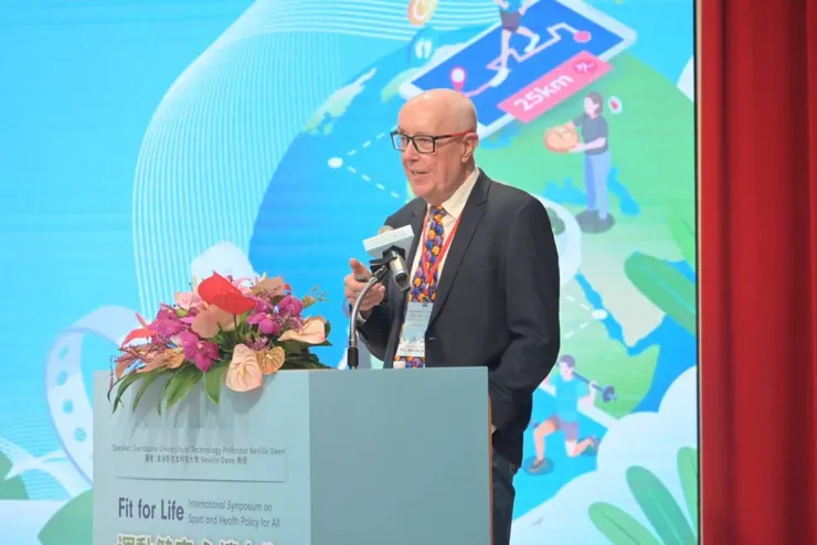 國健署與體育署兩署特辦理「運動健康 永續人生」全民運動與健康政策國際研討會,邀請國外專家學者Dr. Neville Owen分享國際專業見解及政策制定方針。(圖/國健署提供)