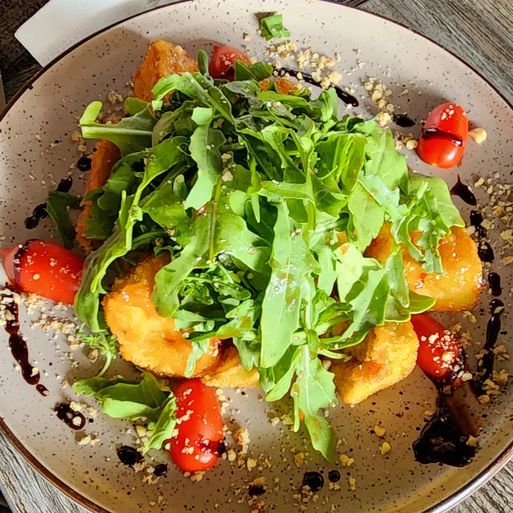 希臘沙拉(Греческий)。