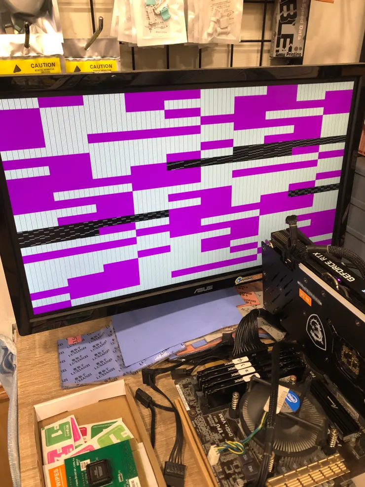 果然測試的時候，顯卡記憶體就出現異常