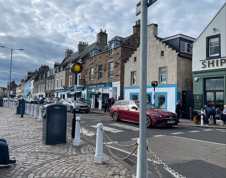 港口附近可愛的房子們