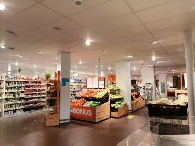 AH生鮮蔬果區與特價區