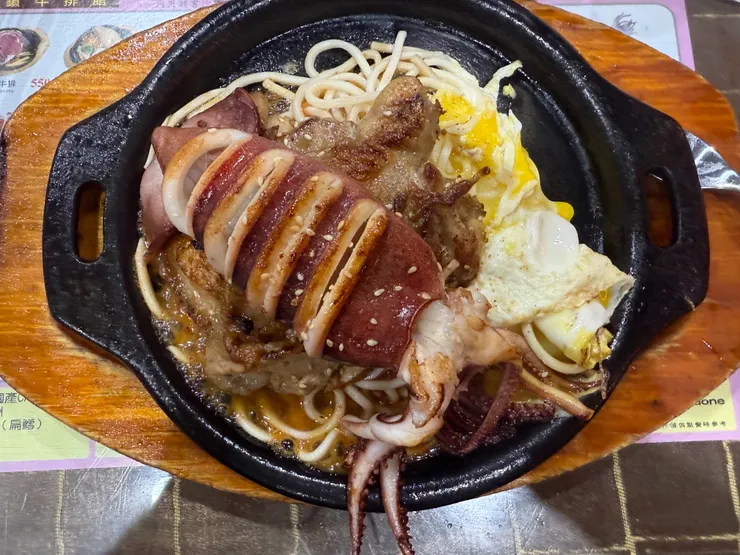 2025/09/28 午餐 - 雞肉 + 魷魚雙拼