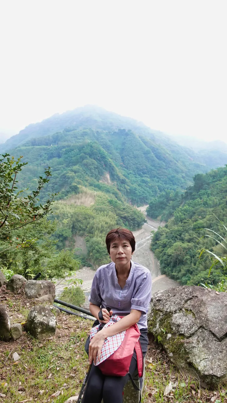 鳥占以繡 眼畫眉的啼聲-連續、急慢、音調、次數、飛向、次序與距離等 為卜凶吉之基準