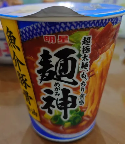 日本泡麵分享：明星麵神-魚介豚骨醬油