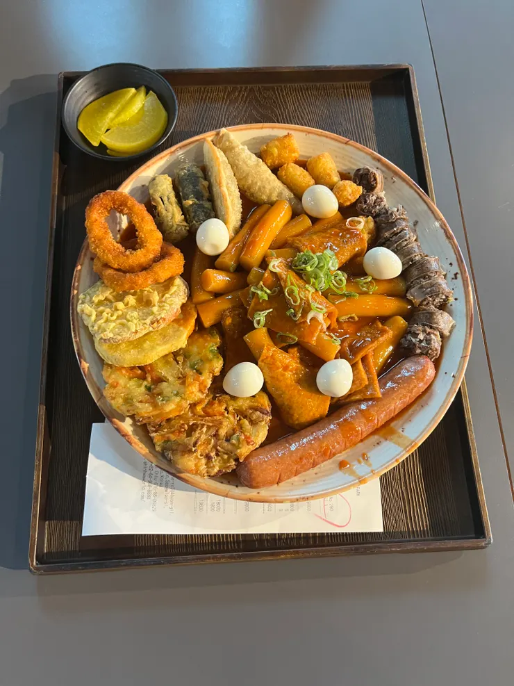 巨無霸份量的綜合炒年糕